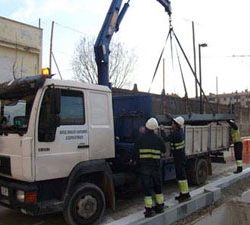 Construcción de parques infantiles y deportivos, y pavimentos especiales